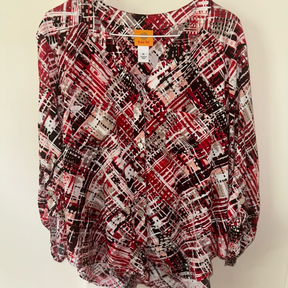 Ruby Rd Blouse Women’s Size 1X Red Black White Abstract Print Button Top